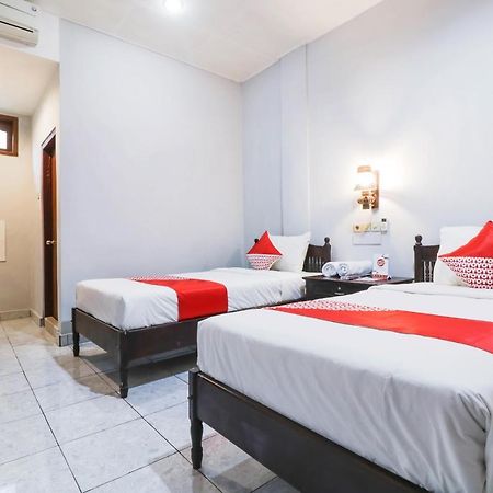 Oyo 2411 Taman Mekar Beach Inn 2 Кута Екстериор снимка