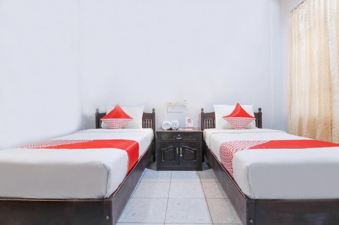 Oyo 2411 Taman Mekar Beach Inn 2 Кута Екстериор снимка