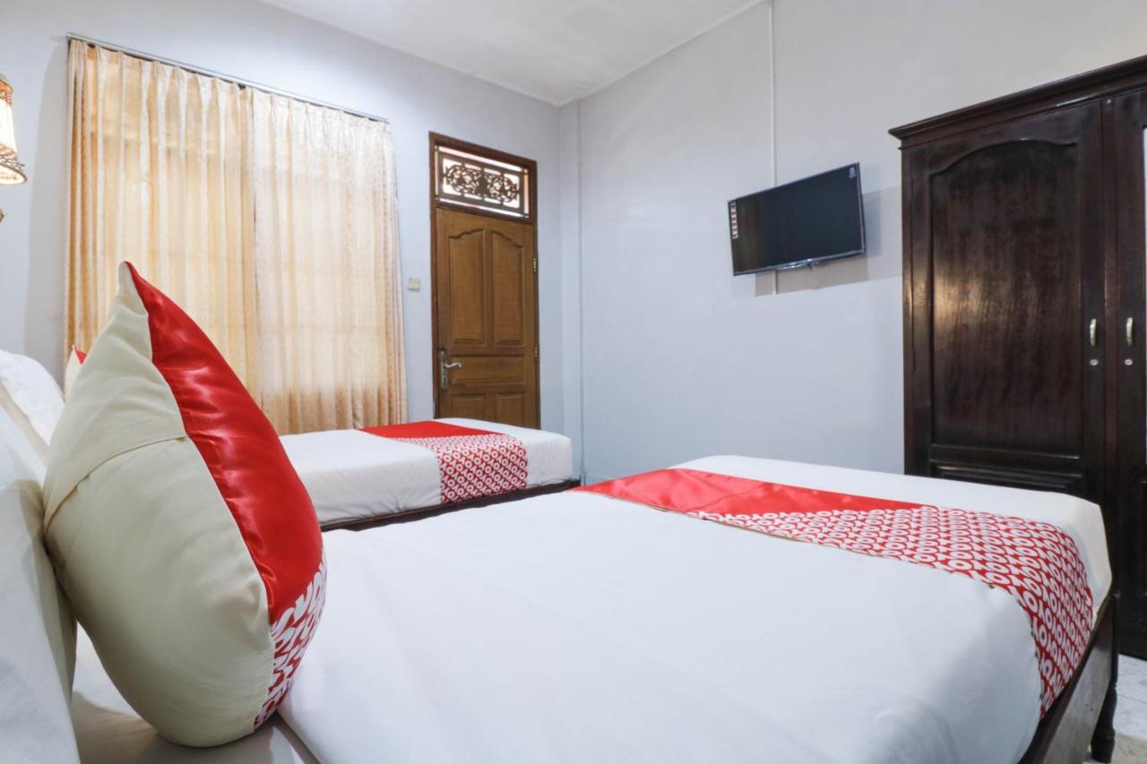 Oyo 2411 Taman Mekar Beach Inn 2 Кута Екстериор снимка